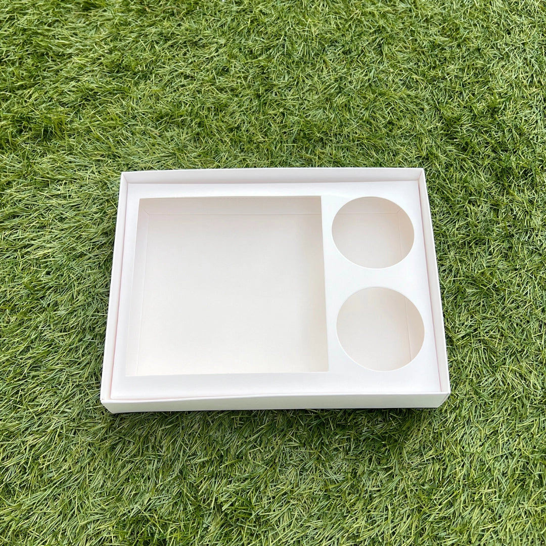 top view of white bento cake with 2 cupcakes box 